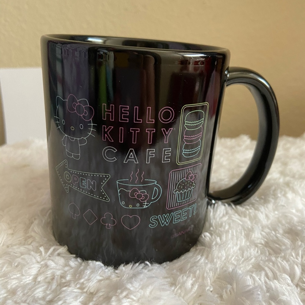 Hello Kitty Cafe Las Vegas Exclusive Neon Mug NWT - Picture 5 of 8